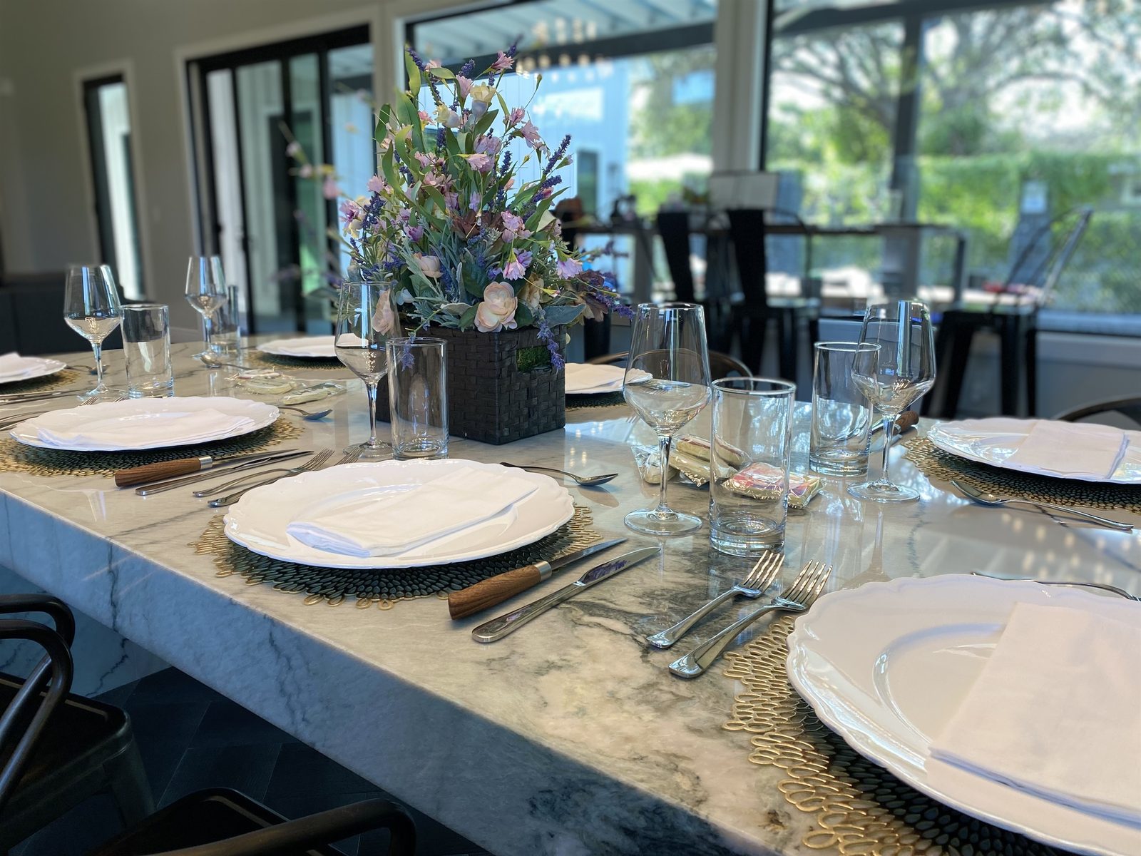 Treat yourself to fine dining in this elegant retreat.
