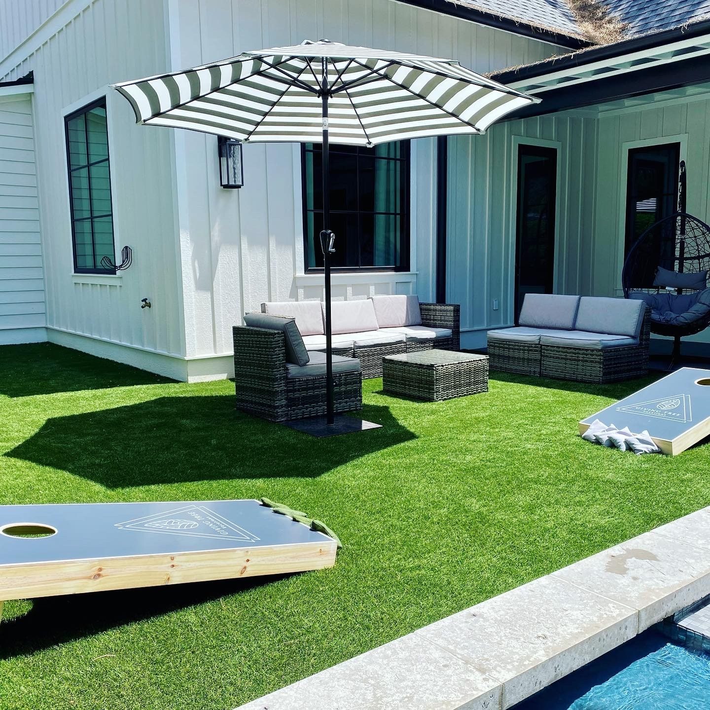 Soak up the sun or stay in the shade in the outdoor living space.